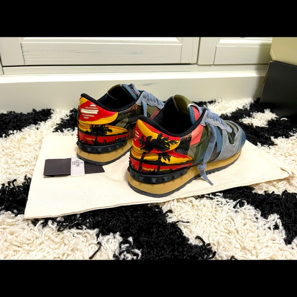 EUC Women’s Size 6.5 Valentino Garavani Rockrunner Sneakers In Hawaiian Culture - Picture 15 of 16